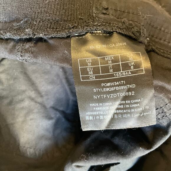 GUESS Women Capri Pants size M US Black Mid Rise Stretch - Picture 9 of 12